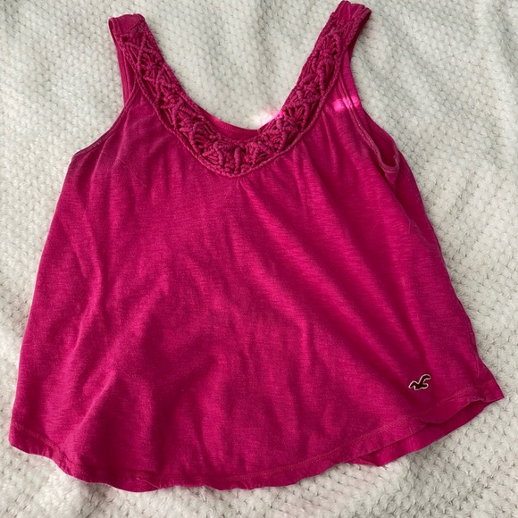 I’m selling a hollister tank top - Picture 1 of 3